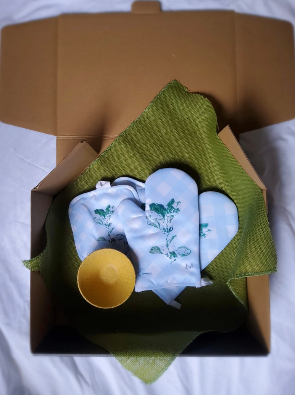 Gift Box - Basil Oven Mitt Set