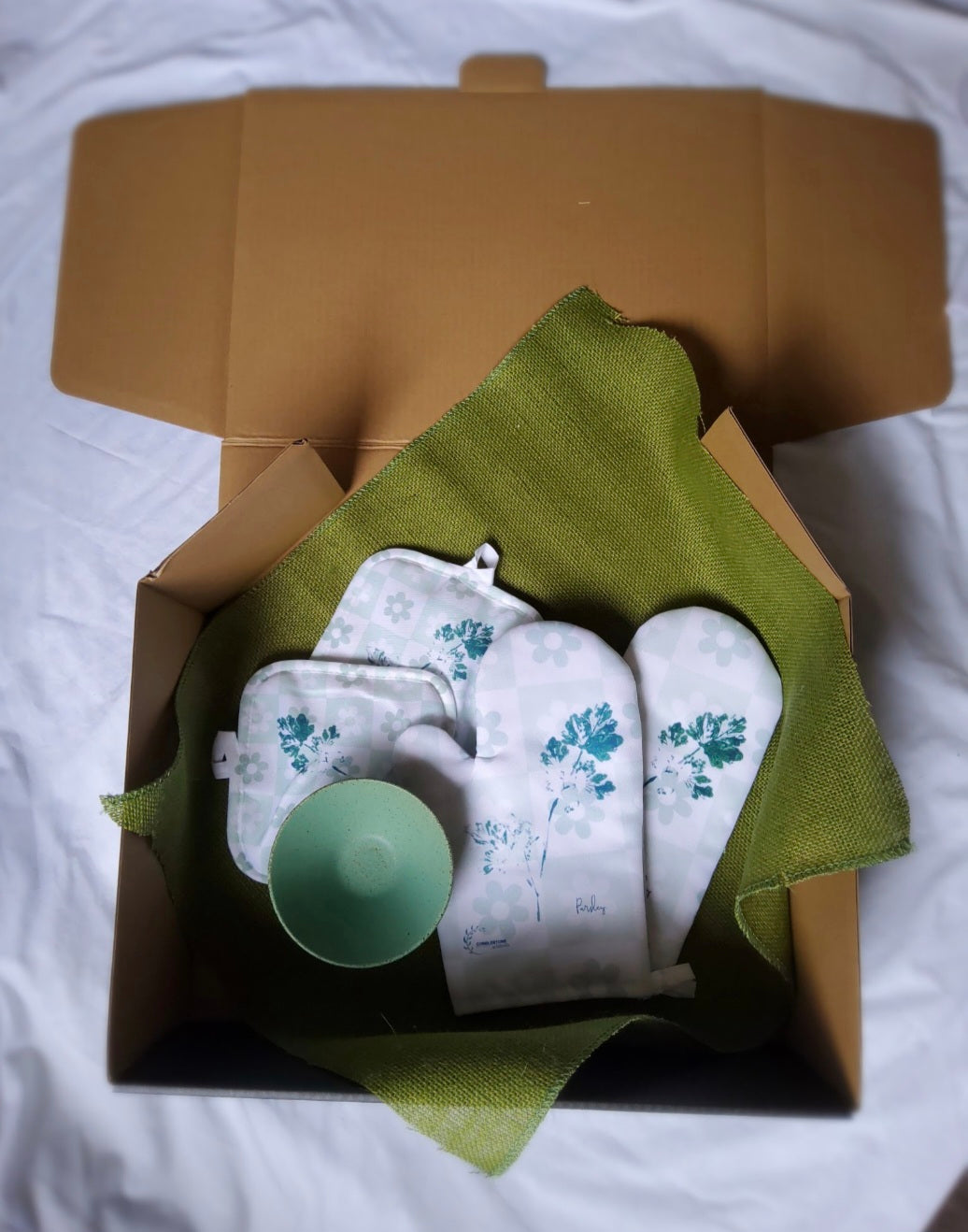Gift Box - Parsley Oven Mitt Set