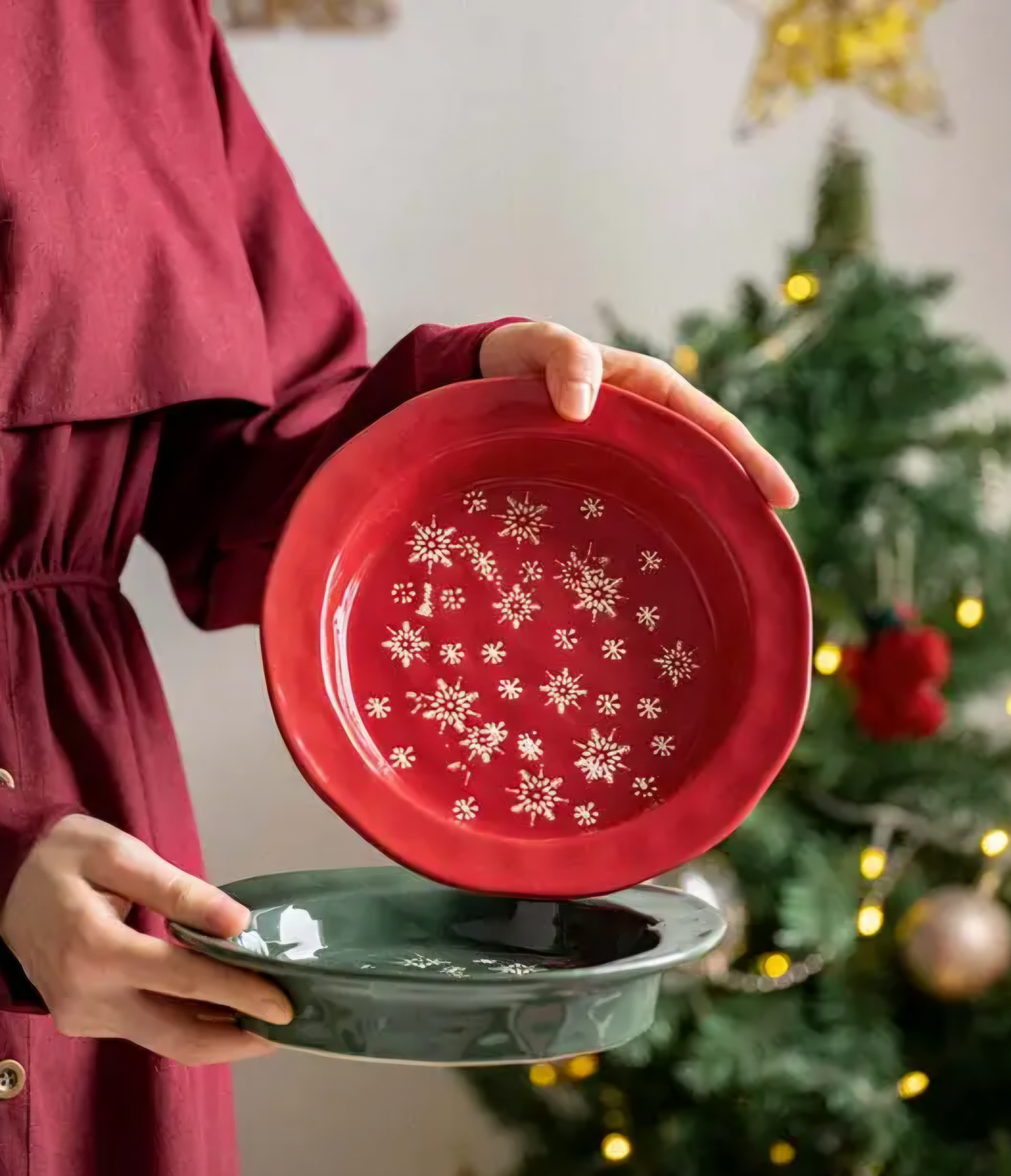 Christmas Mistletoe Deep Plate ~ Cherry Red 20cm