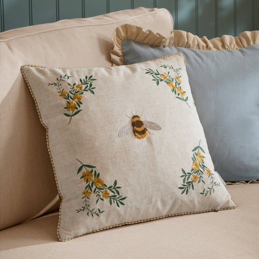 Bumble Bee Tufted Cushion Cover: 45 x 45cm