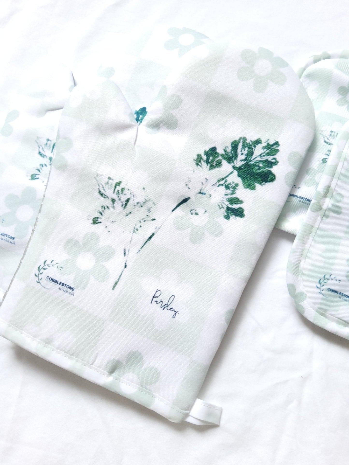 Fresh Apple Green Flower & Parsely Leaf Pattern Oven Mitt & Pot Holder Set - Cobblestone Australia